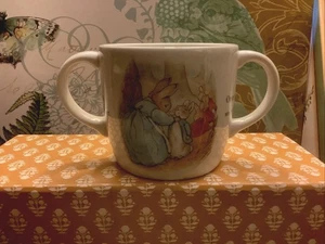 Wedgwood~PETER RABBIT~Taza de doble mango~Bone China/Inglaterra~”Érase una vez…” - Imagen 1 de 6