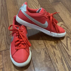 Nike Shoes Womens Size 8 Court Tour Red White Lace Up Sneakers 532364-608 - Picture 1 of 6