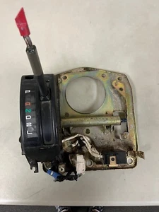Columna de montaje selector de engranajes de palanca de cambios de piso automático Toyota Land Cruiser LX450 FZJ80 - Imagen 1 de 3