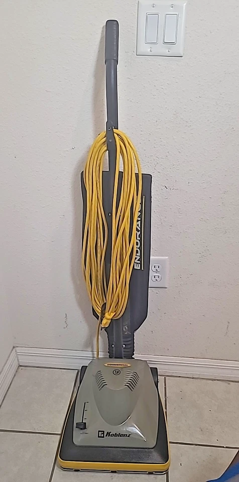 Aspirador de pó vertical comercial Koblenz U-80 Endurance - Imagem 1 de 4