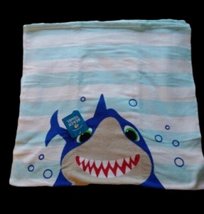 Toalla de baño/playa de tiburón amigable de escuadrón de tiburones 23,6"" de ancho x 47,25"" de largo - Imagen 1 de 6