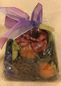 Aromatique Citrus Plum Berry 15 oz Decorative Home Fragrance. NWT - Picture 1 of 3