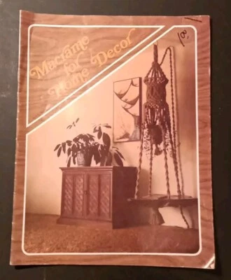 MACRAMÈ PER ARREDAMENTO CASA #819 Appendiabiti Piante Funghi Tovagliolo Anelli Tovagliette - Immagine 1 di 4