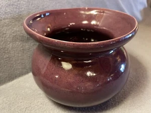 Maceta de cerámica Kentucky Bybee Cuspidor Spittoon púrpura 5,25" de alto 6,5" de ancho - Imagen 1 de 24