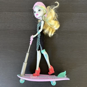 Monster High Lagoona Blue Puppe Surf to Turf Surfboard 2016 Mattel - Bild 1 von 5
