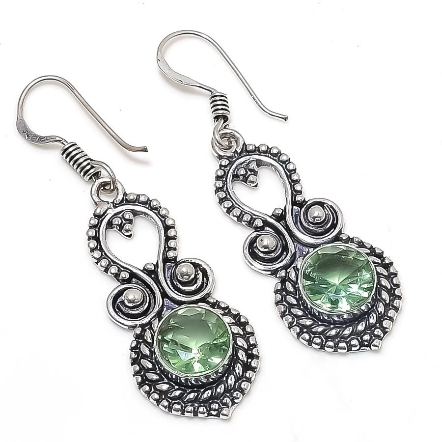 Pendiente de joyería de plata de ley 925 hecho a mano con piedras preciosas de tsavorita verde tamaño 1,8" Foto 1 de 1