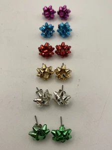 6 pares de coloridos pendientes perforados con postes de lazo de Navidad de moda - Imagen 1 de 2