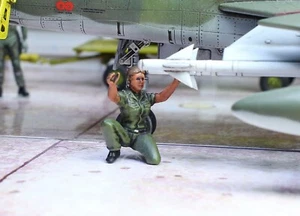 USAF Ground Crew Support in Airfield 1:48 Pro Built Model #2 - Picture 1 of 5