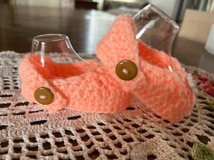Baby Clogs Style Button Strap Peach Sandals Shoes Gift Handmade NEW 0-3 Months - Picture 1 of 5