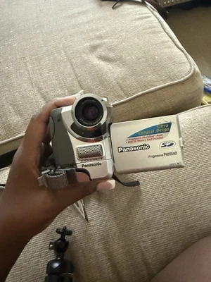 Panasonic Digital Camcorder Pv-DC152 Digital Video Camera Tested - Image 1 of 4