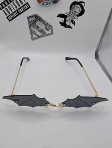 Gafas de sol doradas estilo murciélago - Imagen 1 de 3
