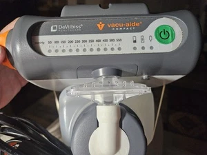Unidad de succión DeVilbiss con adaptador de corriente para el hogar y el coche. Probado y funcionando. - Imagen 1 de 6