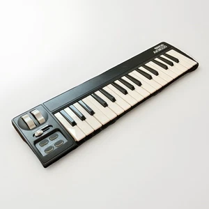 Midiplus AKM320 32-Note USB Midi Compact Mini Keyboard Controller - Picture 1 of 8