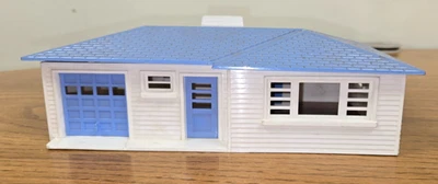 VINTAGE PLASTICVILLE O & S SCALE RANCH HOUSE White W/Blue Roof - Image 1 of 4