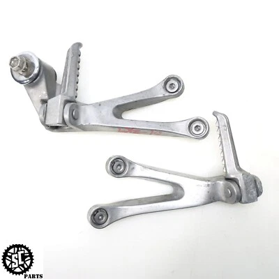 2000 2001 KAWASAKI NINJA ZX9R ЗАДНИЙ ПАССАЖИРСКИЙ НОЖНОЙ КРОНШТЕЙН - Изображение 1 из 4