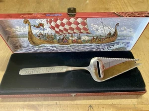 Konge Tinn Pewter Heilag Olav Viking Serving Fork Spoon Norway In Original Box - Picture 1 of 10