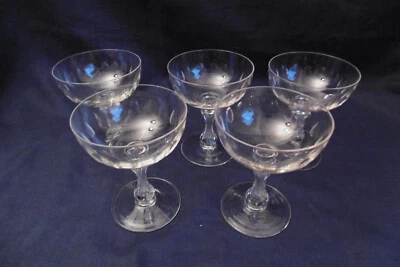 LOT DE 5 COUPES À CHAMPAGNE ANCIENNES EN VERRE SOUFFLE - Photo 1/4