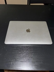 Macbook Pro 2019 13 inch w/ Touch Bar - Afbeelding 1 van 6