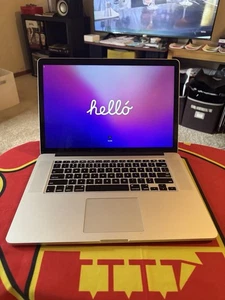 Apple MacBook Pro Retina 15,4 cala połowa 2015 srebrny 16 GB RAM 1 TB SSD - Zdjęcie 1 z 14