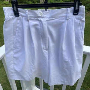 Izod Club Womens Golf Shorts sz 10 Ladies Women's size 10 white pleated  S-13 - Picture 1 of 6