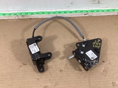 Actuador de bloqueo de pestillo de puerta trasera BMW X5 2007-2013 7162147; 7162149 OEM. Foto 1 de 4