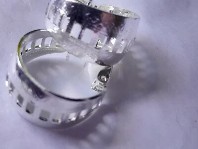 Creolen silber Clips  Klemmcreolen schön verziert  ca 2 cm kein Ohrloch nötig - Bild 1 von 3