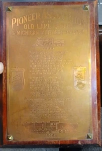 1914 Plaque Old Lake Shore & Michigan Southern Railway Brass on Wood JRR32 - Picture 1 of 7
