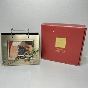 Álbum de fotos abatible de metal Lenox For The Holidays acabado en placa de latón 4x6" acebo de Navidad - Imagen 1 de 9