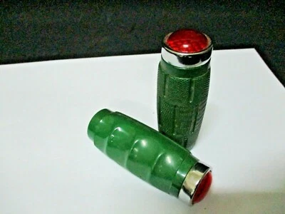 Manopole manubrio bici d'epoca T.K.B VERDE con dito e riflettore NOS1960s - Immagine 1 di 4