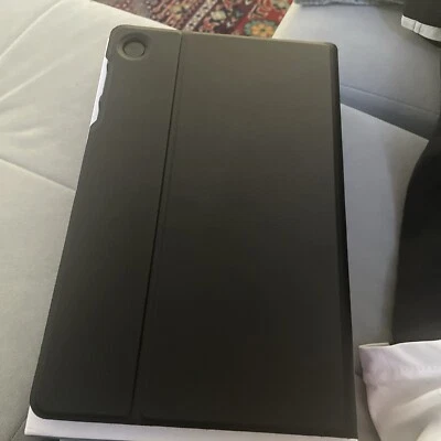 Lenovo Tab M10 FHD Plus Gris Hierro incluye dos fundas, una con teclado. Foto 1 de 4