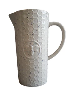 2.2 Litre Embossed Honeycomb Ceramic Honey Bee Pitcher Jug Vase Pale Grey H 26cm - Picture 1 of 11