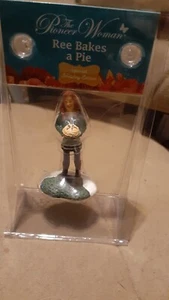 The pioneer women 2019 Ree Bakes A Pie special Holiday Edition Figure - Picture 1 of 4