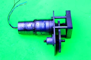 VINTAGE HIGH QUALITY SERVO MOTOR & REDUCTION GEAR VACTRIC X15-18H2 20LB IN 20:1 - Picture 1 of 9
