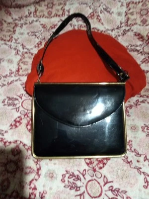 Cartera vintage de cuero con estampado negro con ribete dorado cierre a presión de una asa Foto 1 de 4