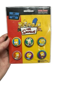 NUOVO Bottone I Simpson da Collezione Confezione 6 Spille Rotondo Homer Bart - Foto 1 di 6