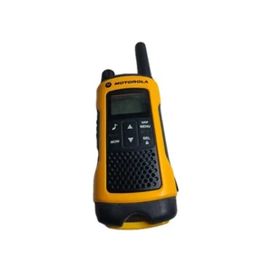 Motorola TLKR T80 Extreme Walkie Talkie Pre-Owned No Charger - Picture 1 of 15