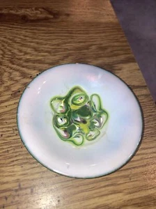 Plato Pin Baratija ROZ Años 60 Verde Remolino Cobre y Esmalte, Diseño Mediados de Siglo 4" - Imagen 1 de 3