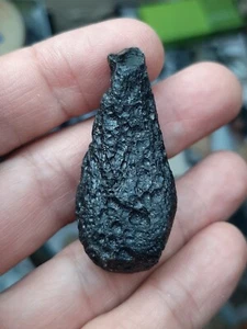 Tektite / Indochinite - 15,23g / 4,6cm - Drop, intact primary shape - Vietnam - Picture 1 of 12