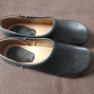 DENMARK FULLY CLOSED WOODEN SHOES SIZE 8 OR 9 CLOGS HANDMADE - Picture 1 of 5