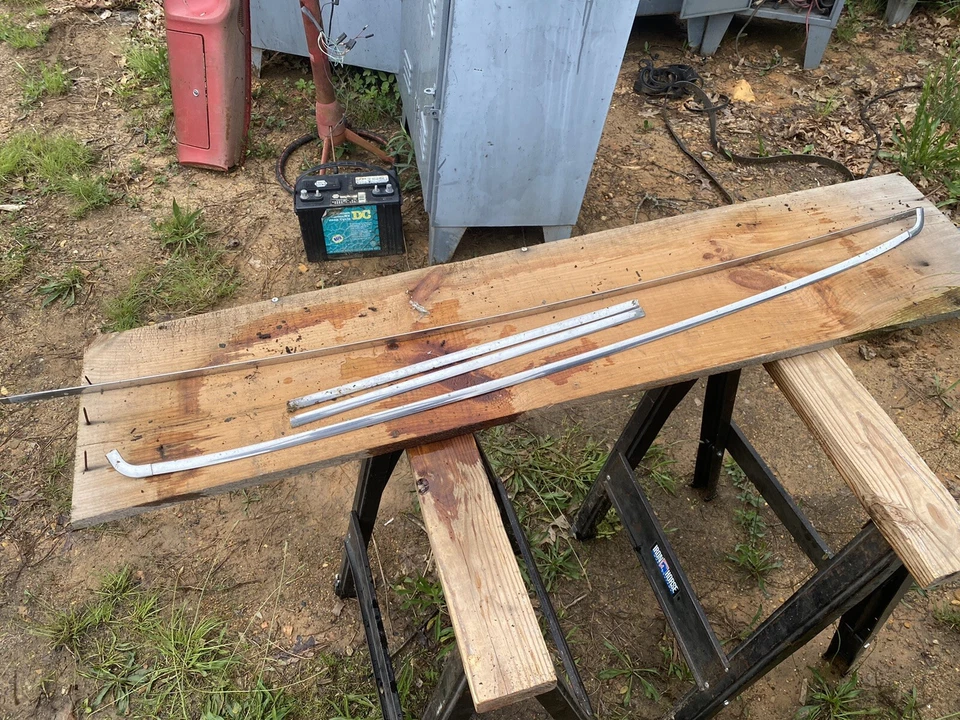 Ford Fairlane 500 1963 sedán de 2 puertas ventana trasera juego de molduras de acero inoxidable vidrio trasero Foto 1 de 4