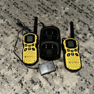 Motorola Talkabout MS350R Waterproof Two Way Radios With Charger & Batteries - Zdjęcie 1 z 5
