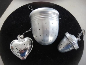 TRES INFUSORES COLADORES TEABALL VINTAGE - DOS BELLOTAS Y UN CORAZÓN - GANCHOS Y CADENAS - Imagen 1 de 3