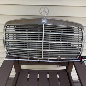 VINTAGE MERCEDES BENZ GRILLE 123 888 03 23 With Badge And Ornament - Foto 1 di 17