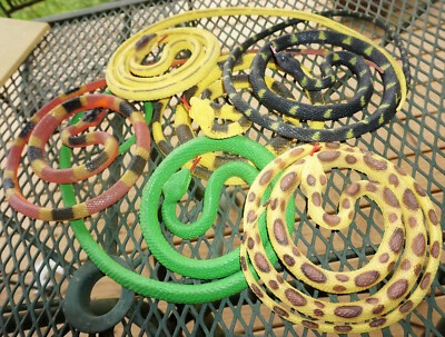 Serpientes de juguete - Para deberes de miedo de aves y favores de fiesta - Elección de 6 variedades Foto 1 de 4