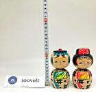Gepaarte japanische alte Sosaku / kreative Kokeshi-Puppen. Autor unbekannt