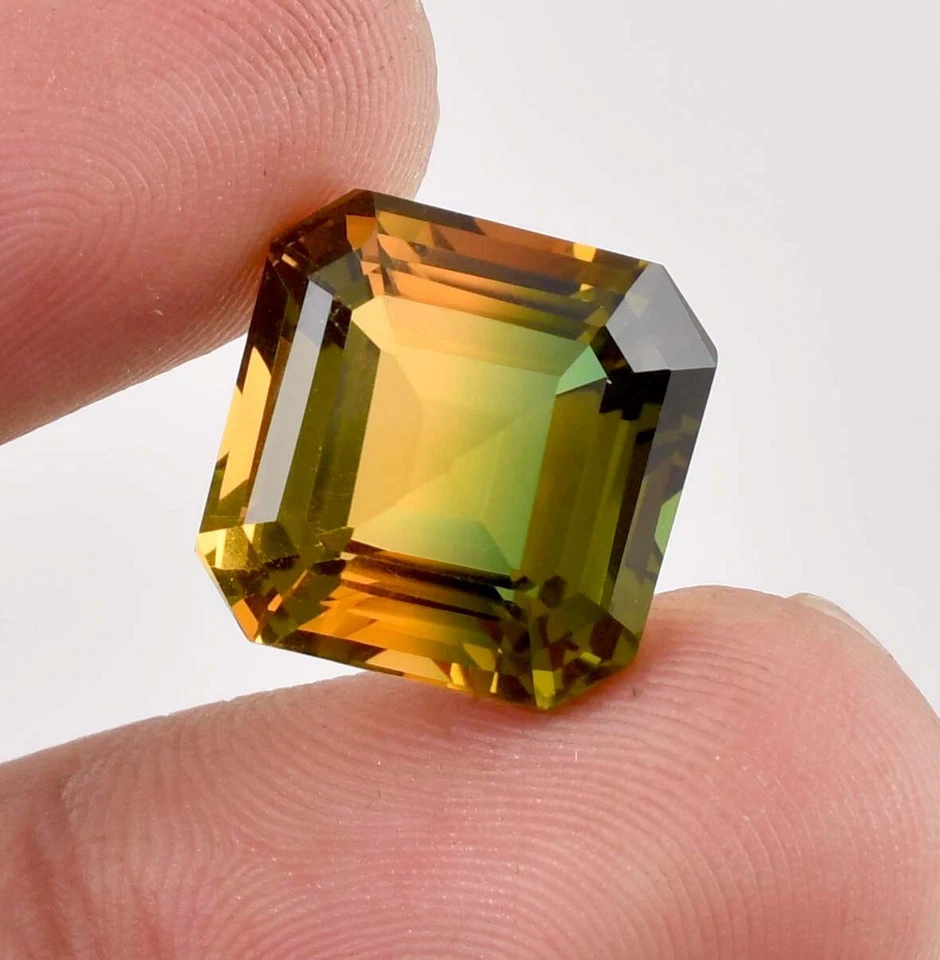 Сертифицированный натуральный двухцветный турмалин 14 x 14 мм квадратной огранки 13,10 карата - Изображение 1 из 4