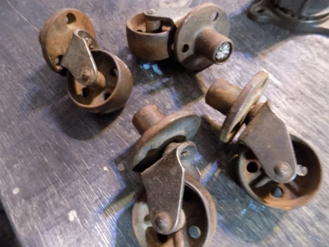 Antique Cast Iron Swivel caster Wheels Set of 4 Cover