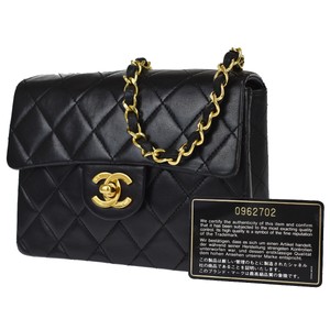 chanel pearl logo bolsa