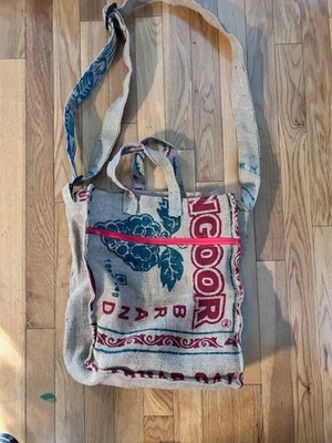 Two's Company Mensajero Bolso de Hombro Reciclado Arpillera Yute/Algodón Reciclado Foto 1 de 4