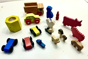 Holz Spielzeug, 16 Teile: Autos, Tiere, Menschen, ein Kaleidoskop Spielideen - Bild 1 von 3